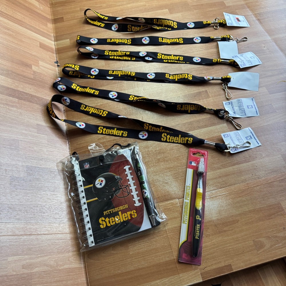 Pittsburgh Steelers gift set, bundle, NFL, toothbrush , journal , lanyards nwt
